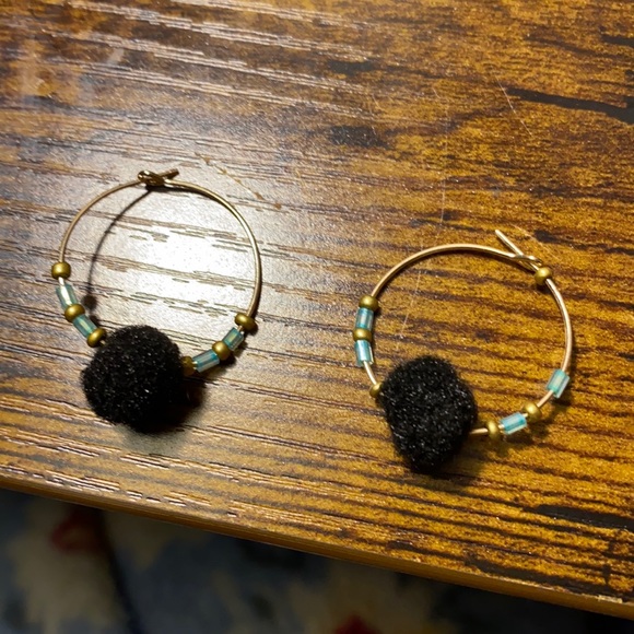 Earring - Picture 1 of 1